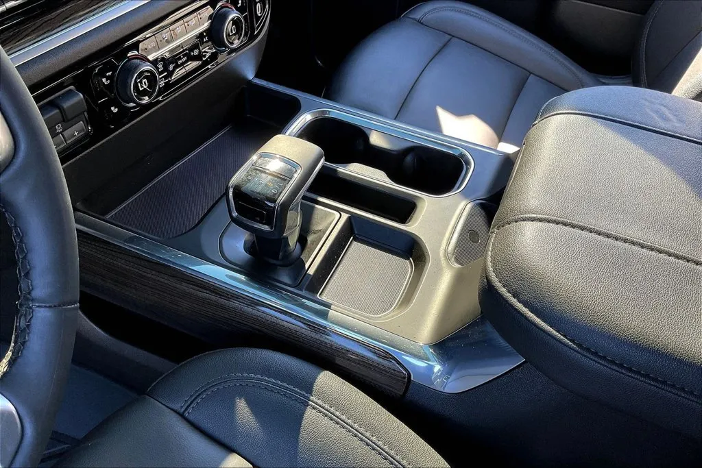 Chevrolet Silverado photo 17