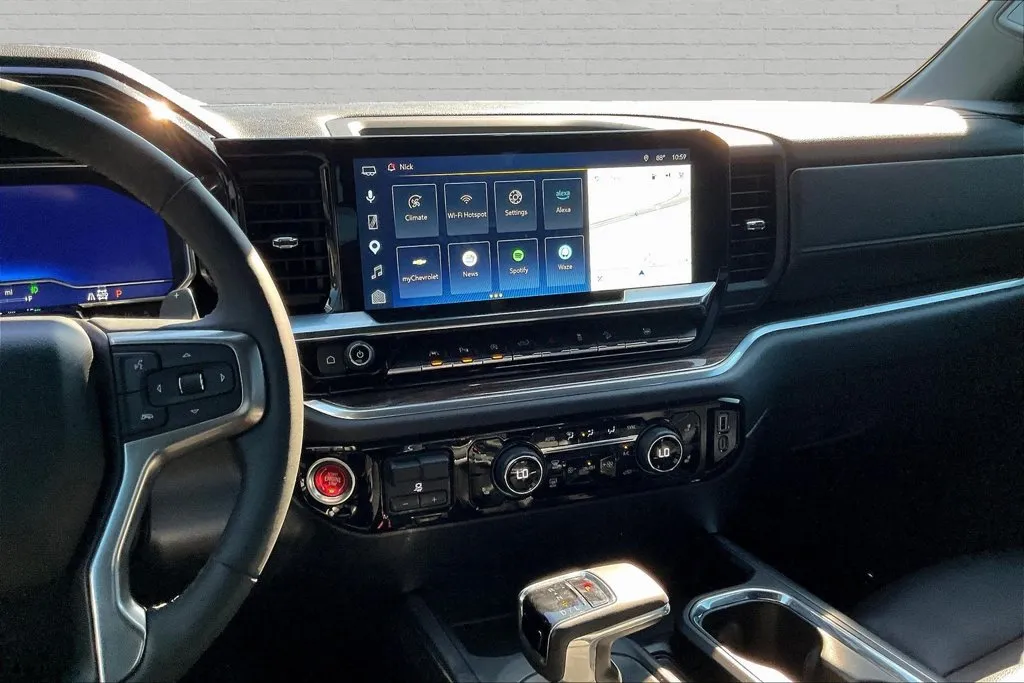 Chevrolet Silverado photo 9