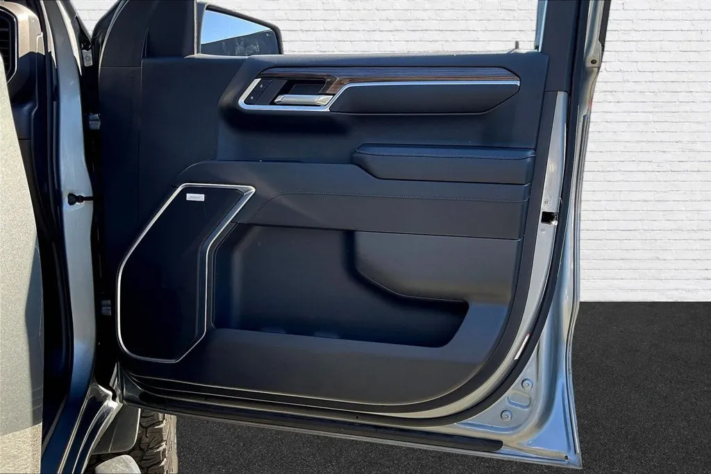 Chevrolet Silverado photo 27