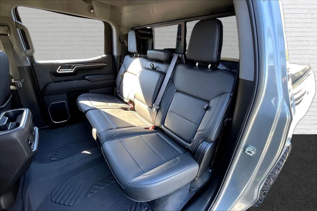Chevrolet Silverado photo 21