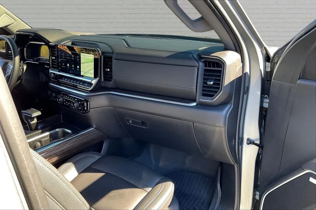 Chevrolet Silverado photo 25