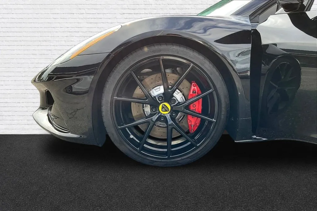 Lotus Emira photo 30