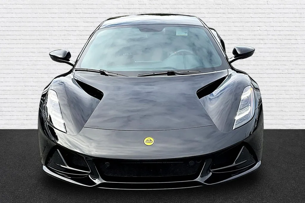 Lotus Emira photo 2