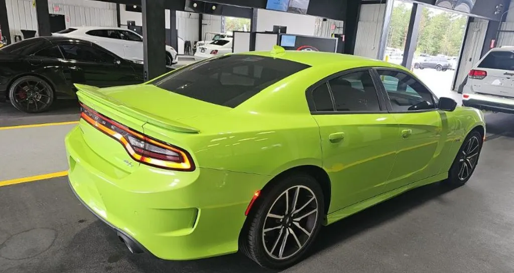 Dodge Charger photo 2