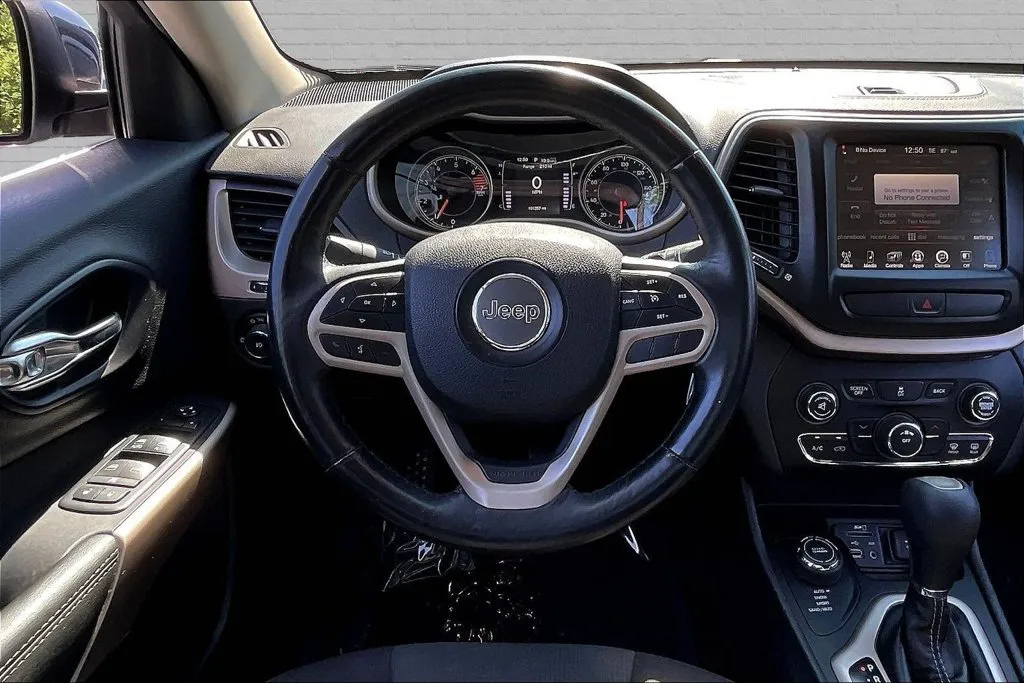 Jeep Cherokee photo 8