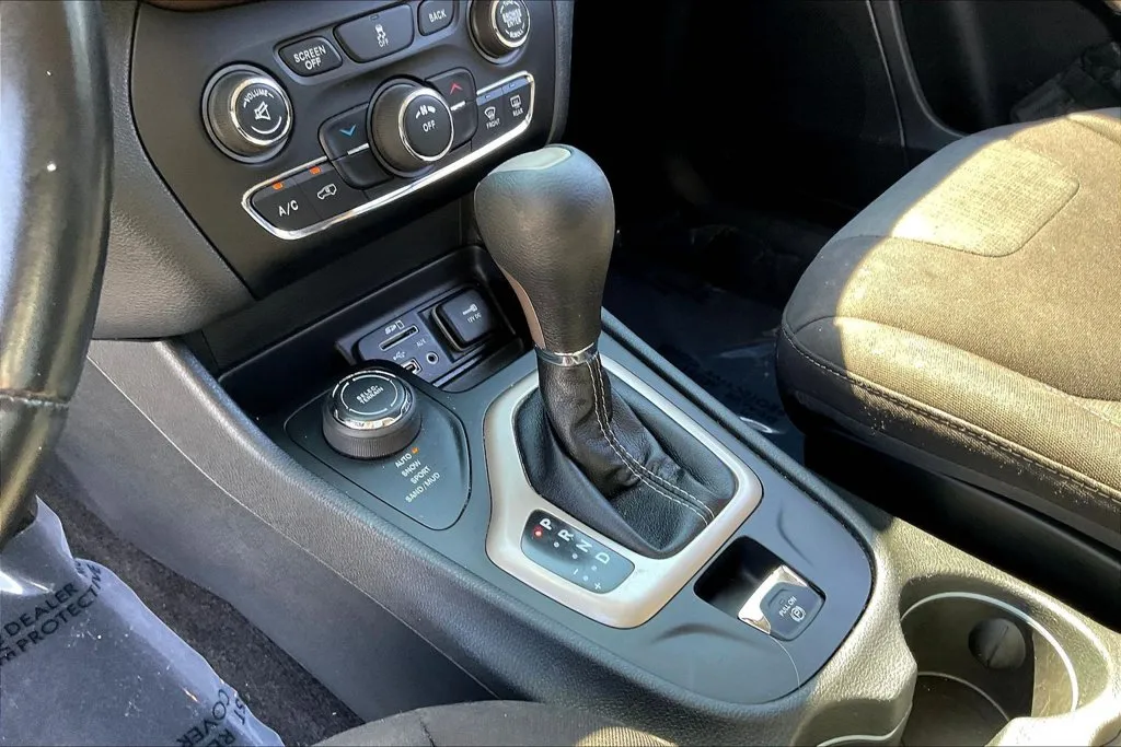 Jeep Cherokee photo 17