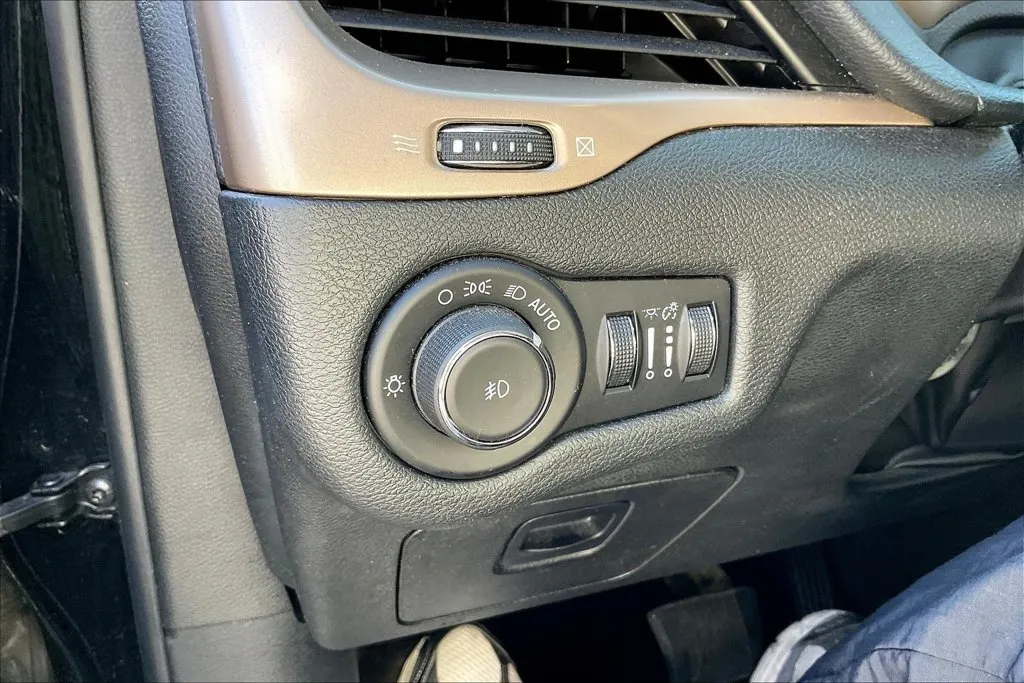 Jeep Cherokee photo 15