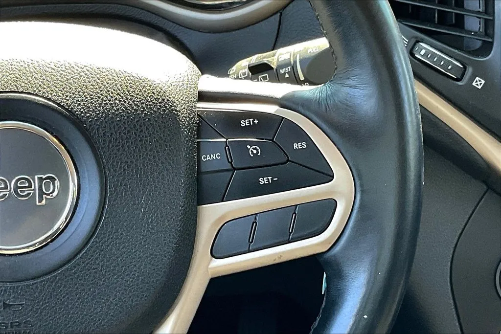 Jeep Cherokee photo 12
