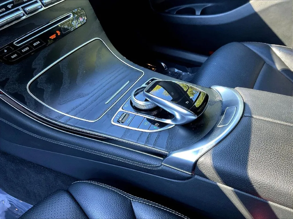 Mercedes-Benz GLC photo 14