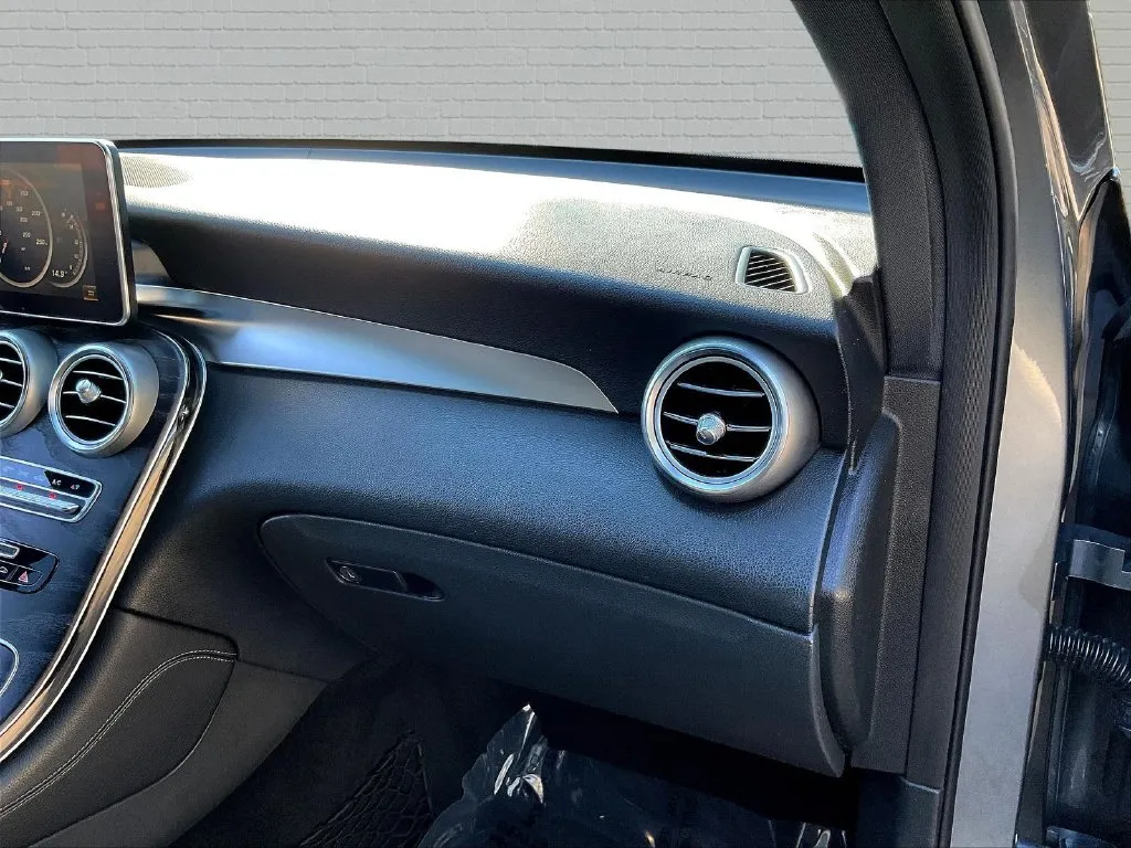 Mercedes-Benz GLC photo 22