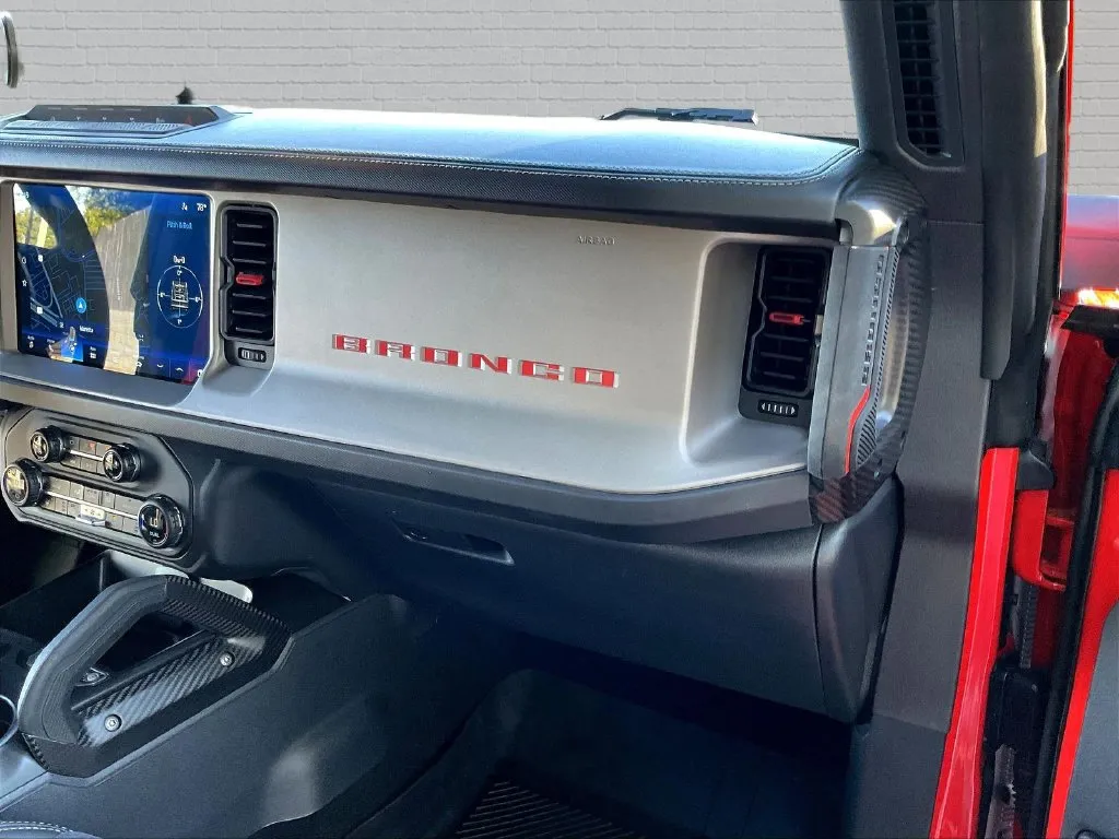 Ford Bronco photo 26