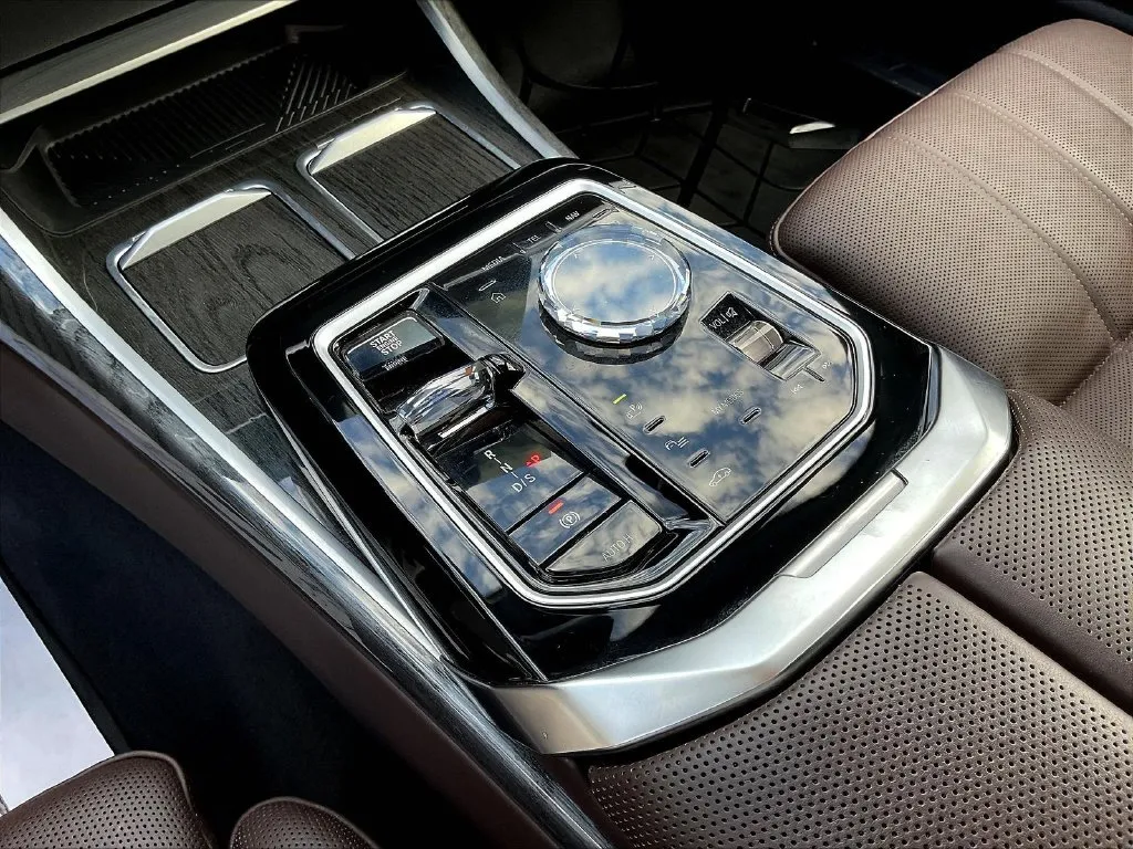 BMW 7 Series photo 18