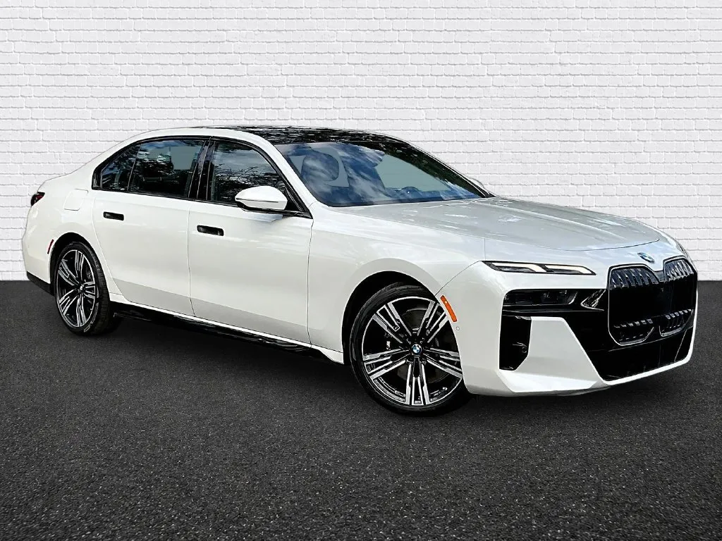 BMW 7 Series photo 3