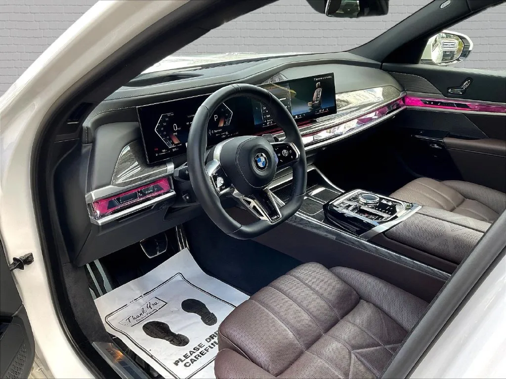 BMW 7 Series photo 17