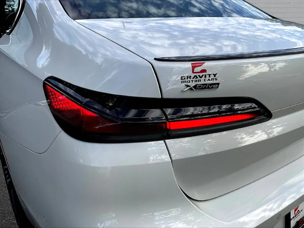 BMW 7 Series photo 23