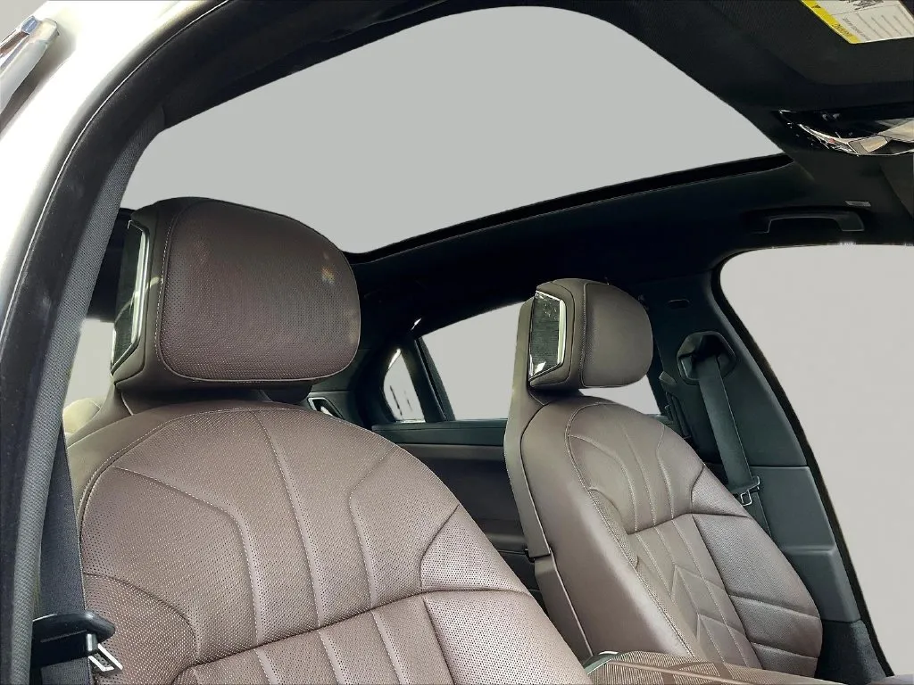 BMW 7 Series photo 27