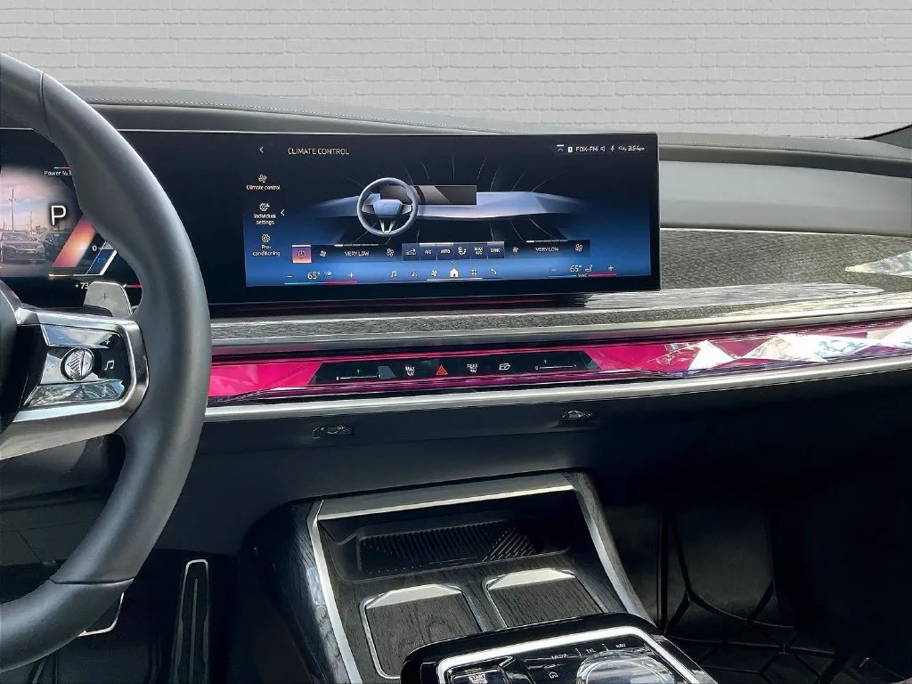 BMW 7 Series photo 9