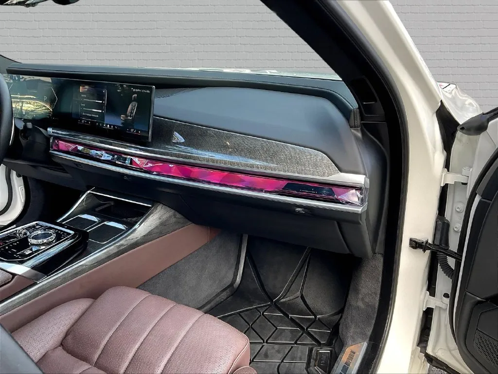 BMW 7 Series photo 26