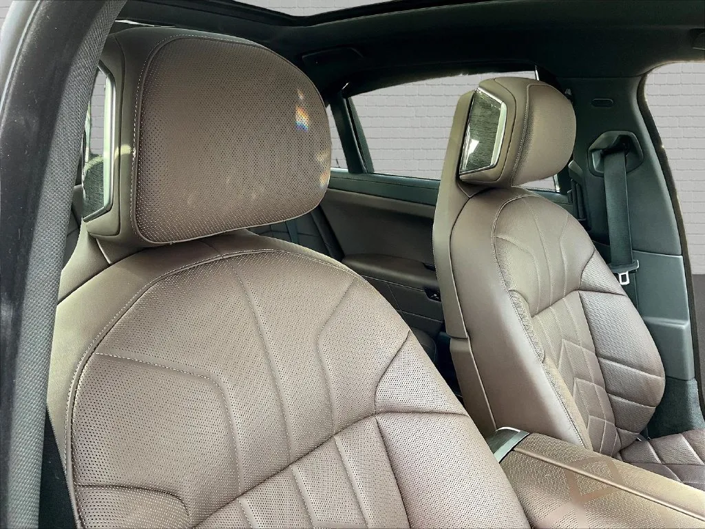 BMW 7 Series photo 29