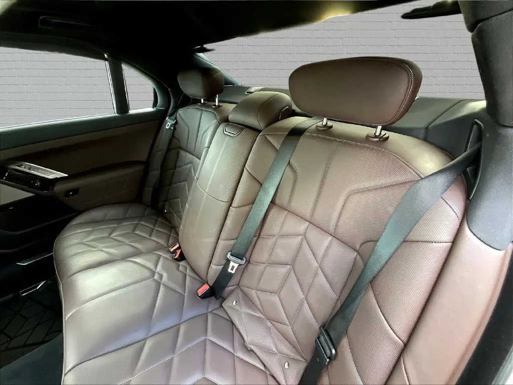 BMW 7 Series photo 22