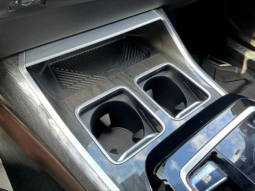 BMW 7 Series photo 39