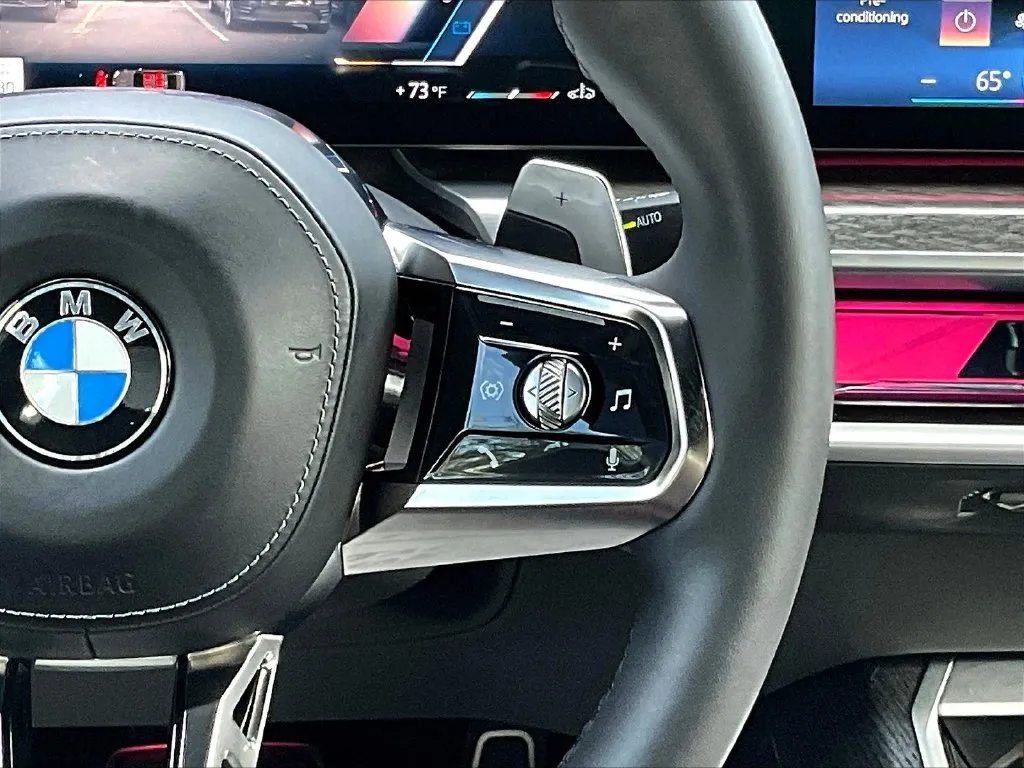 BMW 7 Series photo 12
