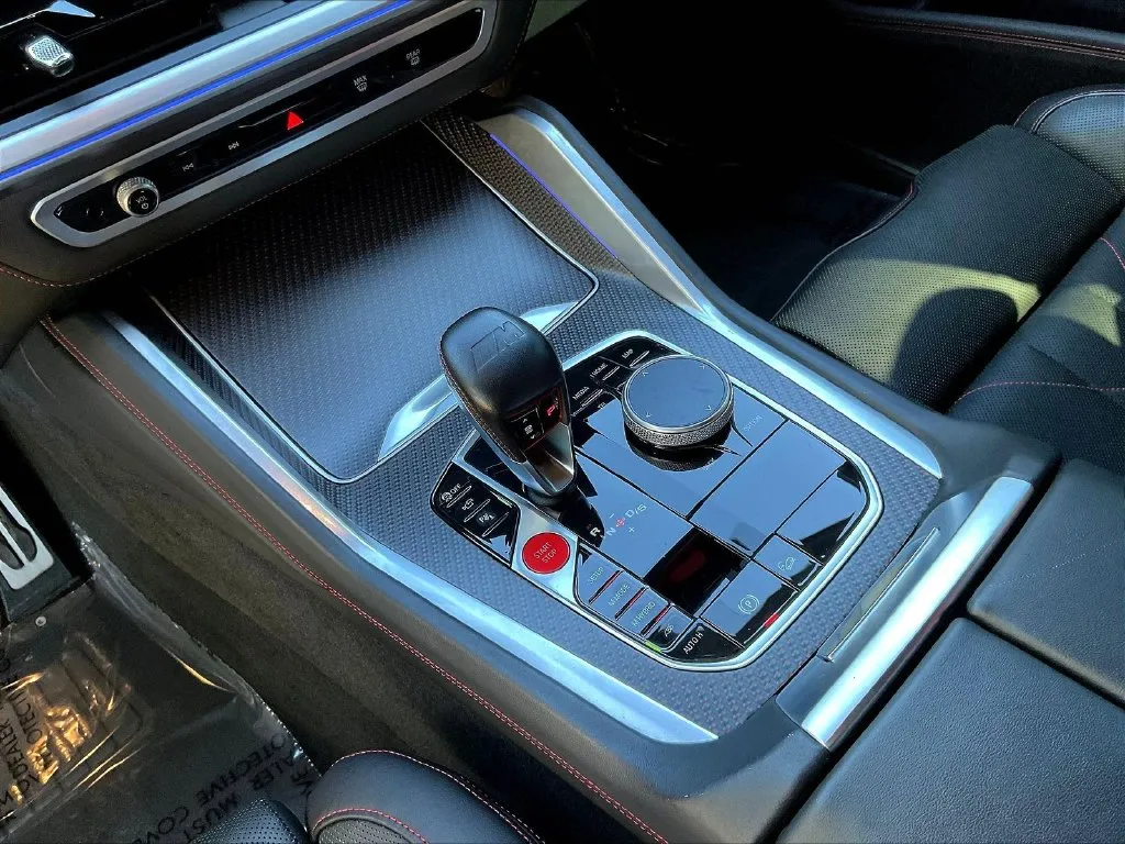 BMW XM photo 18