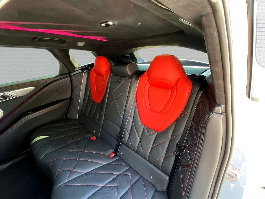BMW XM photo 22