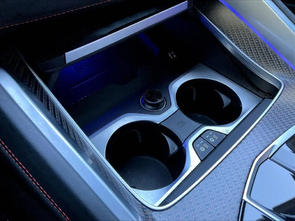 BMW XM photo 16