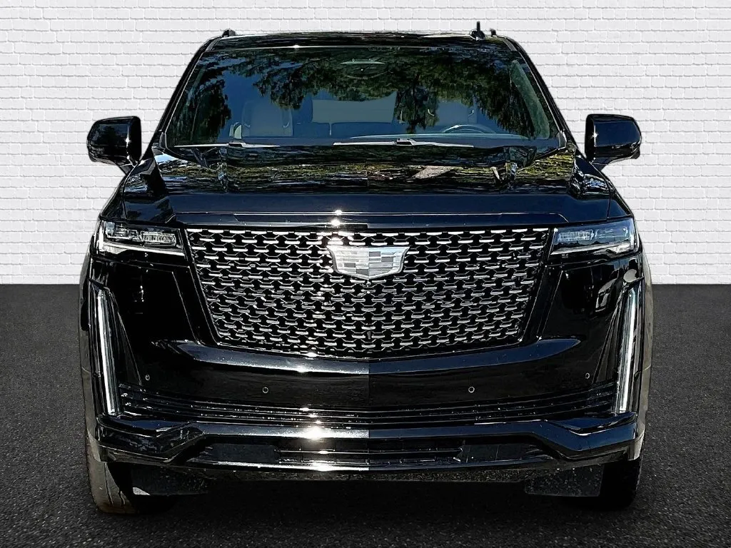 Cadillac Escalade photo 2