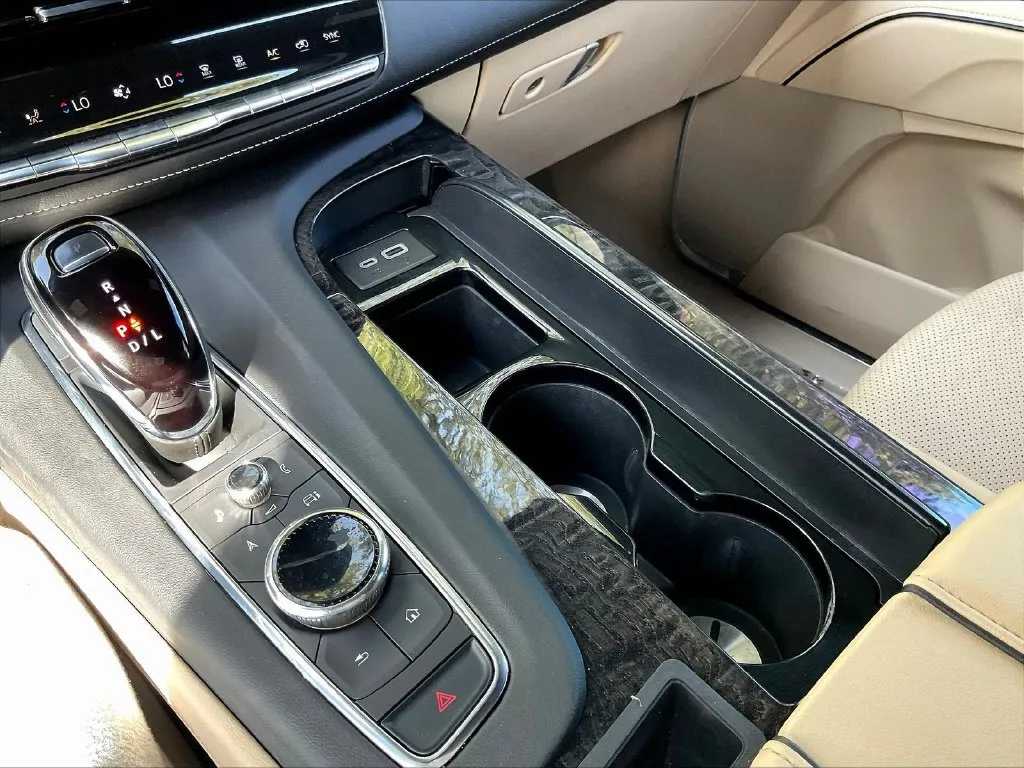 Cadillac Escalade photo 16