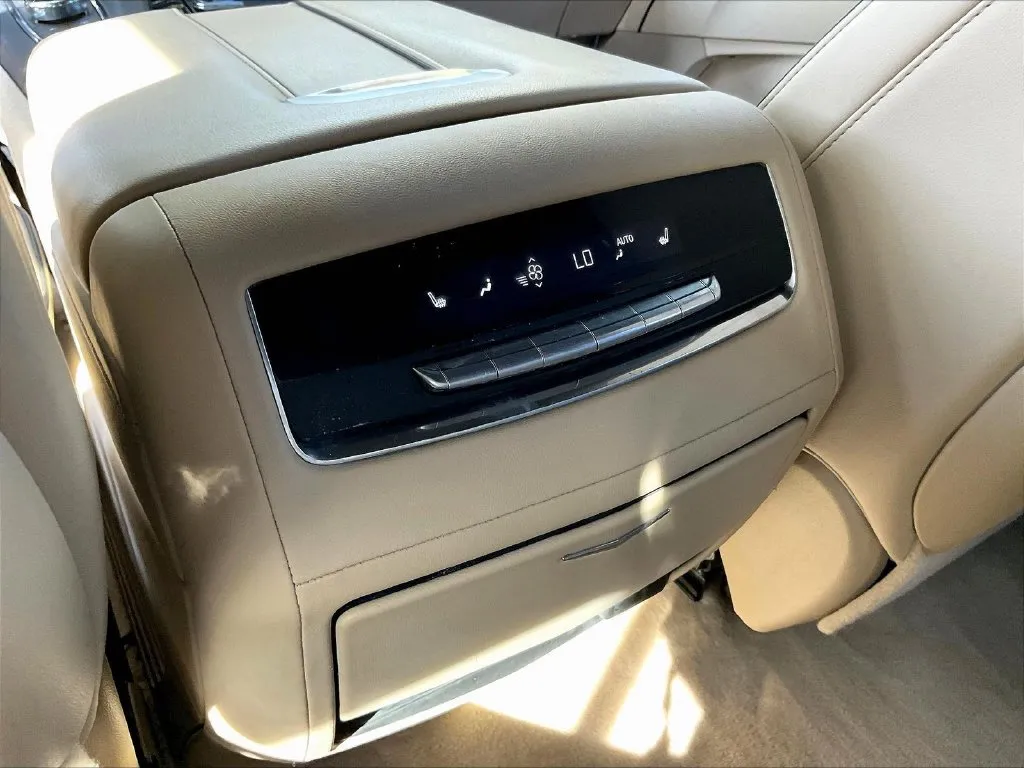 Cadillac Escalade photo 10