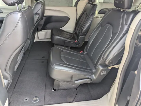 More photos of 2022 Chrysler Pacifica Touring L at Gravity Motor Cars, GA