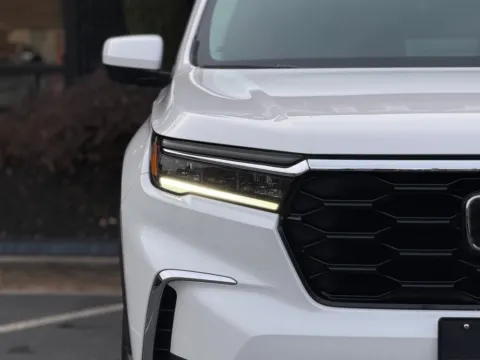 More photos of 2023 Honda Pilot Elite at Gravity Autos Sandy Springs, GA