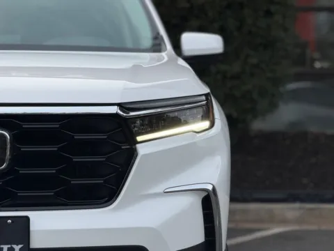 More photos of 2023 Honda Pilot Elite at Gravity Autos Sandy Springs, GA