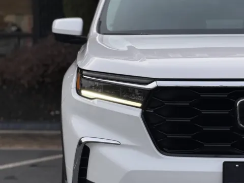 More photos of 2023 Honda Pilot Elite at Gravity Autos Sandy Springs, GA