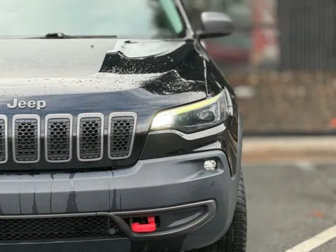 More photos of 2019 Jeep Cherokee Trailhawk at Gravity Autos Sandy Springs, GA
