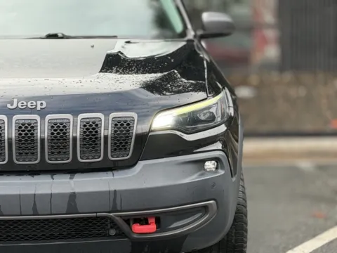 More photos of 2019 Jeep Cherokee Trailhawk at Gravity Autos Sandy Springs, GA
