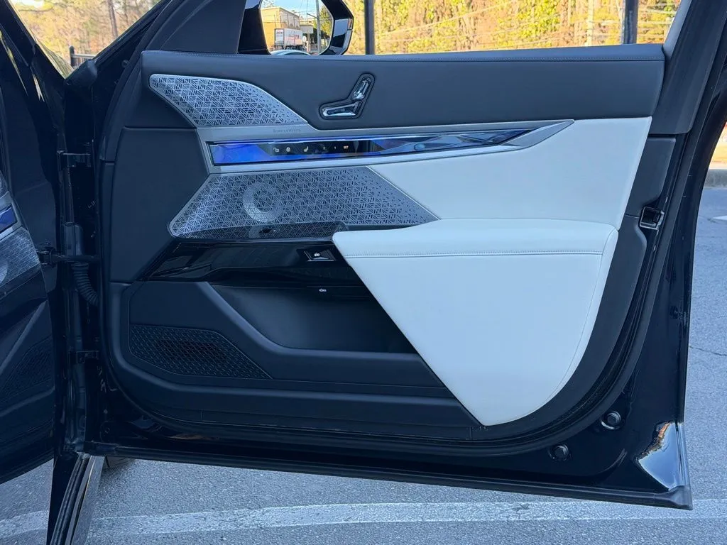 2023 BMW 7 Series 760i - Photo 37