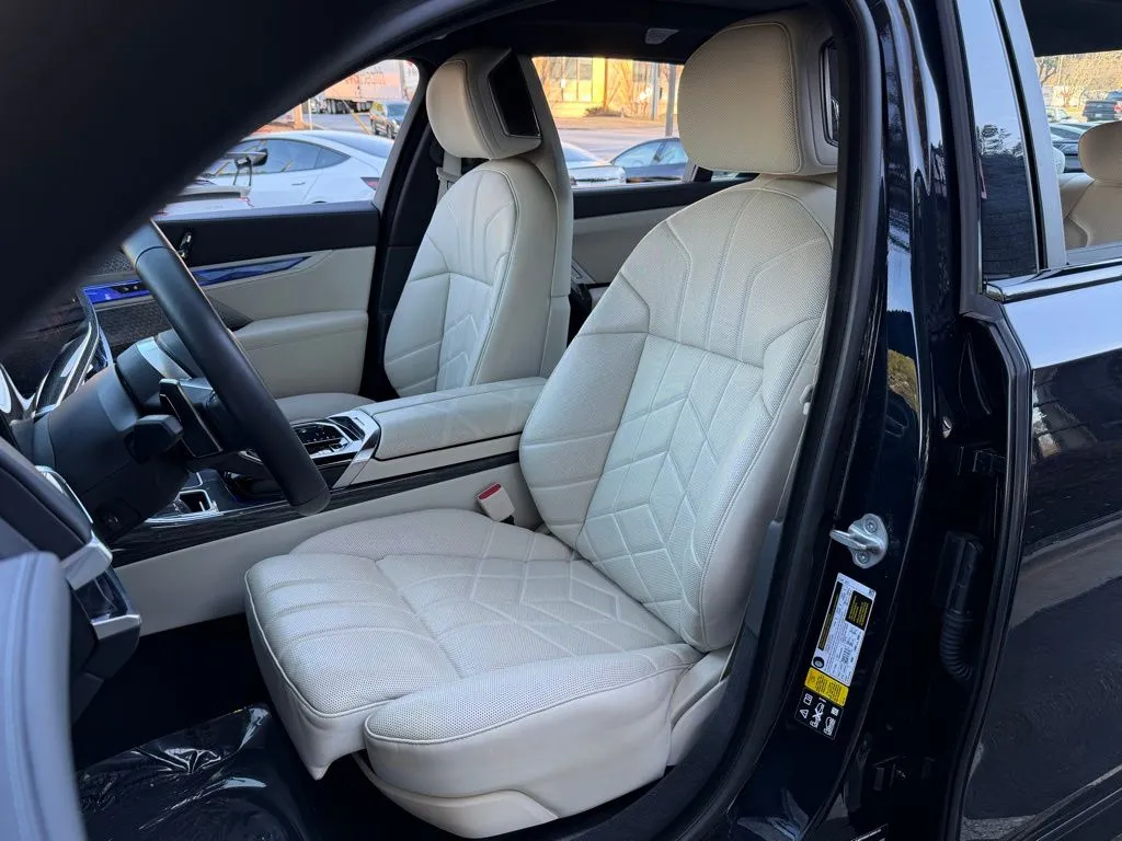 2023 BMW 7 Series 760i - Photo 26