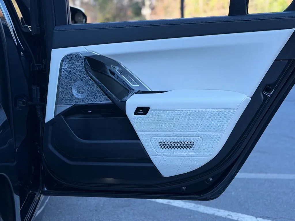 2023 BMW 7 Series 760i - Photo 42