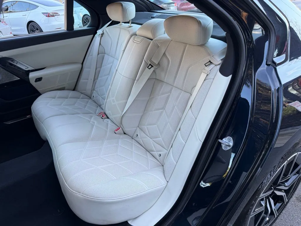 2023 BMW 7 Series 760i - Photo 31