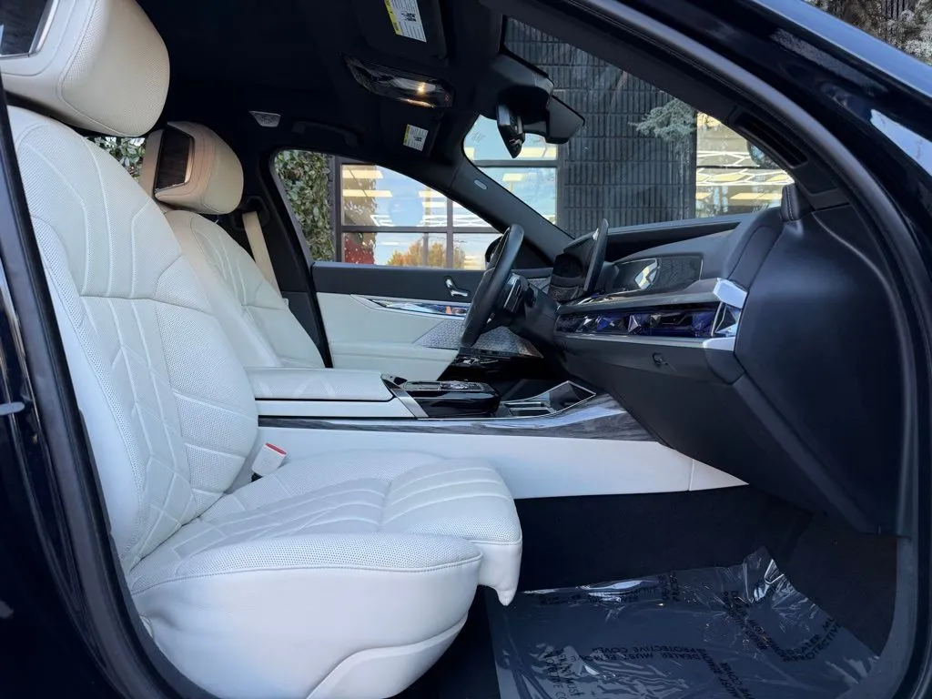 2023 BMW 7 Series 760i - Photo 35