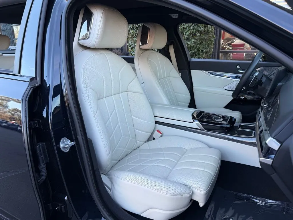2023 BMW 7 Series 760i - Photo 36