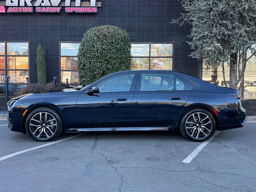 2023 BMW 7 Series 760i - Photo 9