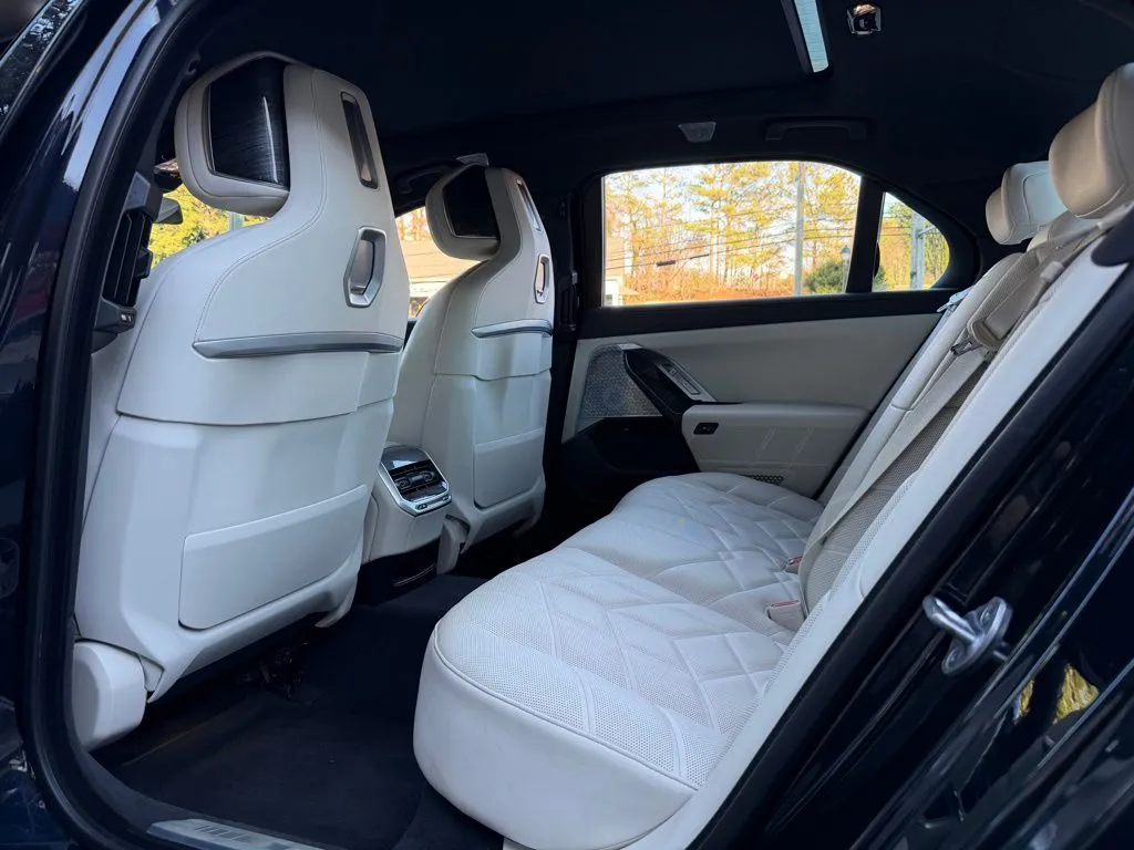 2023 BMW 7 Series 760i - Photo 30