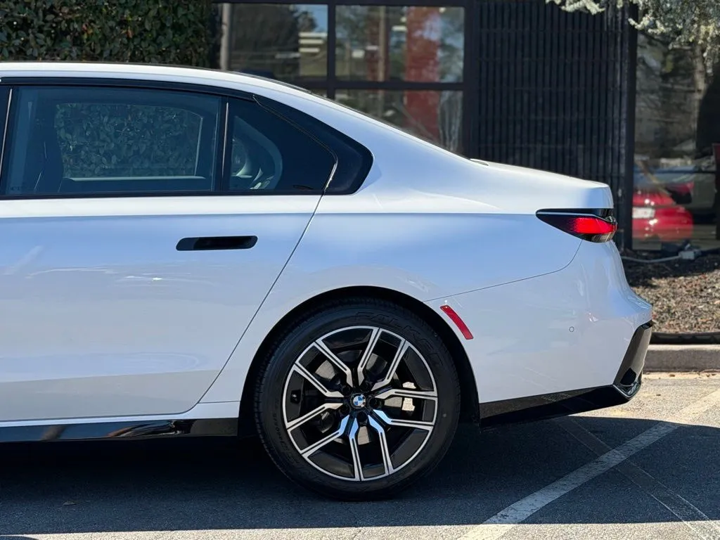 BMW 7 Series photo 11