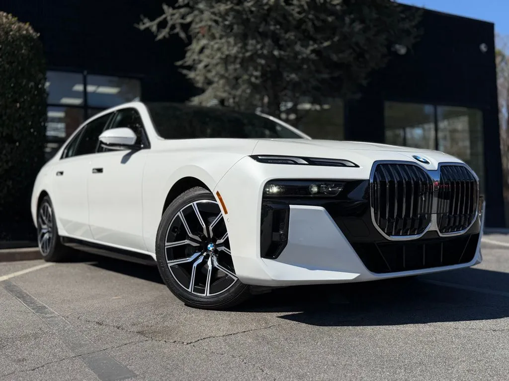 BMW 7 Series photo 8