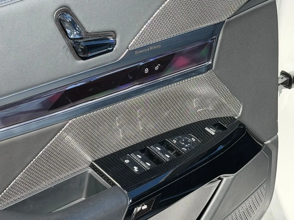 BMW 7 Series photo 29