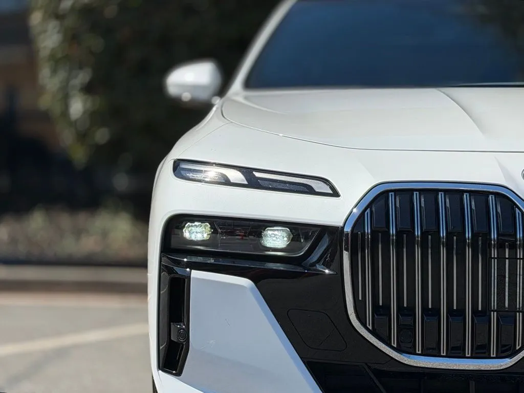 BMW 7 Series photo 4